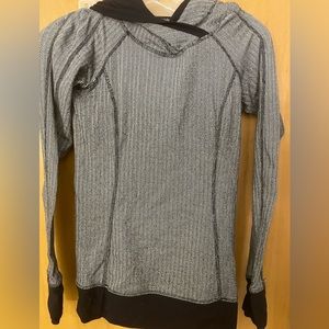 Ladies lululemon long sleeve hooded top